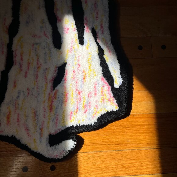 Hand tufted Rug. Ghost rug original one of a kind. - Picture 4 of 6